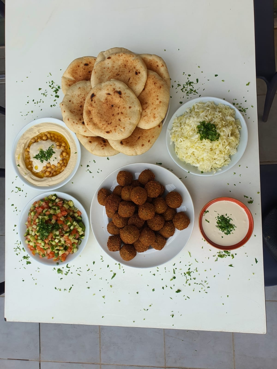 קייטרינג פלאפל בסיסי ללא חמוצים וצ'יפס 