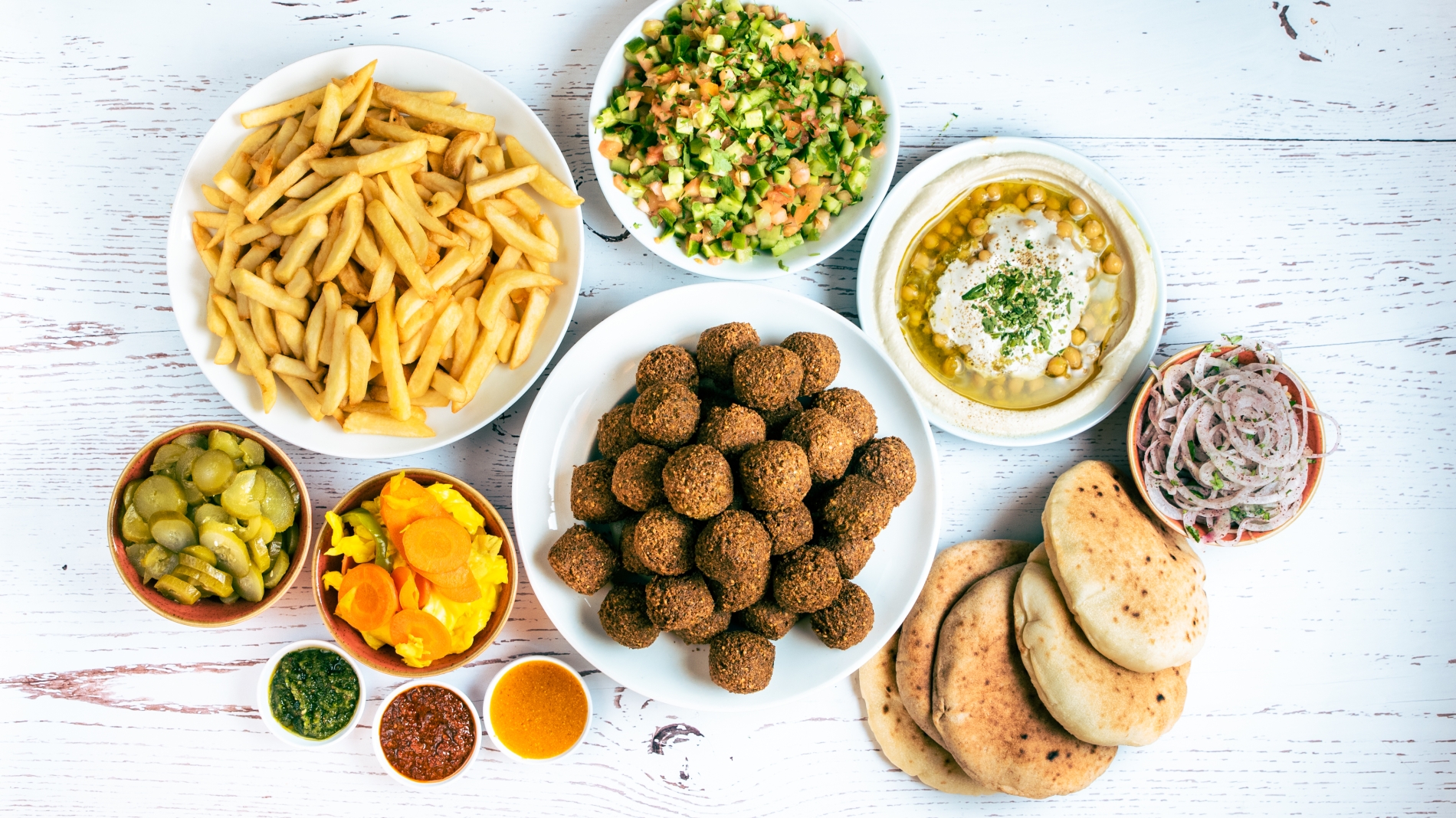 קייטרינג פלאפל מורחב כולל חמוצים וצ'יפס 